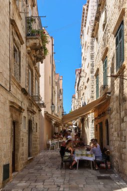 Dubrovnik, Hırvatistan - 03 Ağustos 2023: Ünlü seyahat beldesi Dubrovnik, Dalmaçya, Hırvatistan ve Avrupa 'ya bakın. Eski Dubrovnik kasabası