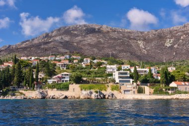 Mlini, Hırvatistan - 09 Ağustos 2023: Hırvatistan 'da Mlini' nin deniz manzarası