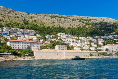 Dubrovnik, Hırvatistan - 03 Ağustos 2023: Ünlü seyahat beldesi Dubrovnik, Dalmaçya, Hırvatistan ve Avrupa 'ya bakın. Eski Dubrovnik kasabası