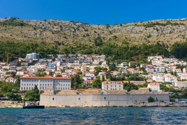 Dubrovnik, Hırvatistan - 03 Ağustos 2023: Ünlü seyahat beldesi Dubrovnik, Dalmaçya, Hırvatistan ve Avrupa 'ya bakın. Eski Dubrovnik kasabası