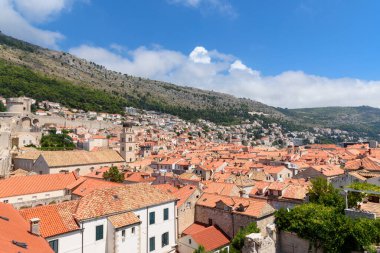 Dubrovnik, Hırvatistan - 03 Ağustos 2023: Ünlü seyahat beldesi Dubrovnik, Dalmaçya, Hırvatistan ve Avrupa 'ya bakın. Eski Dubrovnik kasabası