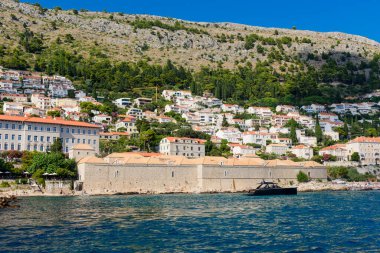 Dubrovnik, Hırvatistan - 03 Ağustos 2023: Ünlü seyahat beldesi Dubrovnik, Dalmaçya, Hırvatistan ve Avrupa 'ya bakın. Eski Dubrovnik kasabası