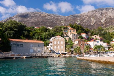 Mlini, Hırvatistan - 09 Ağustos 2023: Hırvatistan 'da Mlini' nin deniz manzarası