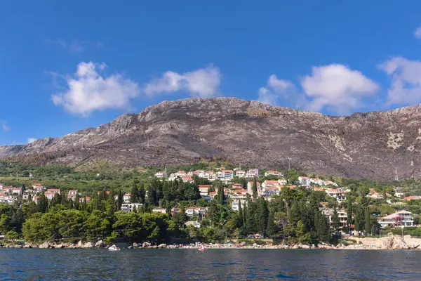 Mlini, Hırvatistan - 09 Ağustos 2023: Hırvatistan 'da Mlini' nin deniz manzarası