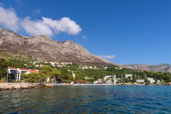 Mlini, Hırvatistan - 09 Ağustos 2023: Hırvatistan 'da Mlini' nin deniz manzarası