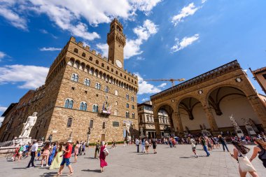 Floransa, İtalya - 28 Haziran 2023: Floransa, İtalya Piazza della Signoria 'dan Palazzo Vechio ile