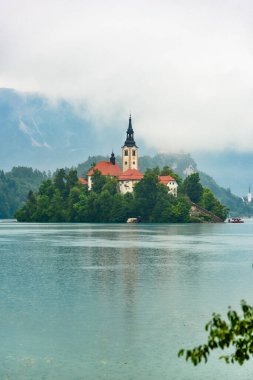 Bled, Slovenya - 28 Haziran 2023: Slovenya 'da Güzel Göl Bled.