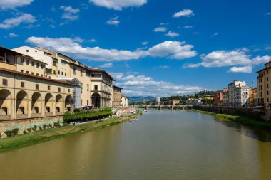 Floransa, İtalya - 28 Haziran 2023: Floransa, İtalya Arno Nehri üzerinde