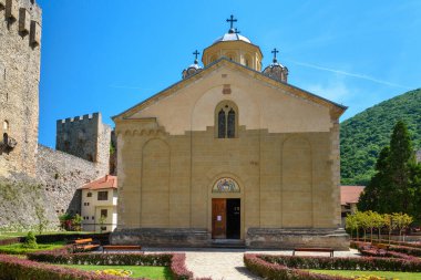 Despotovac, Sırbistan - 2 Mayıs 2024: Manasija manastırı, Sumadija ve Batı Sırbistan 'daki ortaçağ binaları. Sırbistan 'ın Despotovac kenti yakınlarındaki Manastır, 15. yüzyılda inşa edildi.