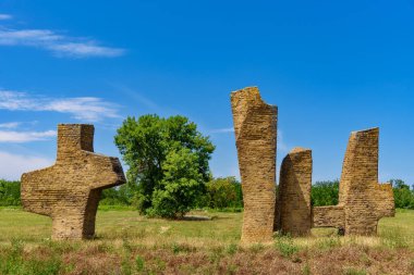 Novi Sad, Sırbistan - 16 Haziran 2024: Spomenik Novosadskom partizanskom odredu - Novi Sad Partizan Müfrezesinin Anıtı