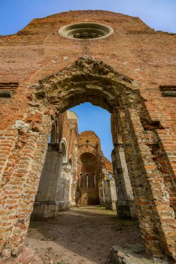 Araa (Macarca: Aracs), Sırbistan 'ın Novi Beej kentinde yaklaşık 12 km' lik bir Romen harabesidir..