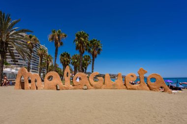 Malaga, İspanya - 02 Ağustos 2024: La Malagueta Sahili - Malaga, Endülüs, İspanya. La Malagueta Plaj Tabelası