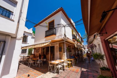Marbella, İspanya - 06 Ağustos 2024: Marbella, İspanya sokakları.