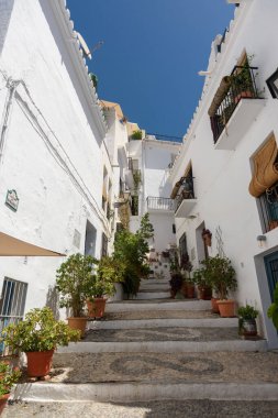Frigiliana, İspanya - 07 Ağustos 2024: Frigiliana, Endülüs, İspanya. Frigiliana 'nın pitoresk kasabası.