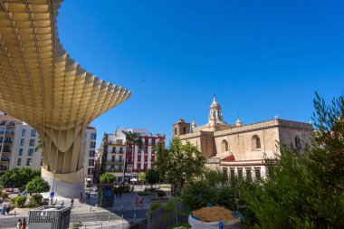 Seville, İspanya - 01 Ağustos 2024: Retablo cermico del Cristo de la Buena Muerte