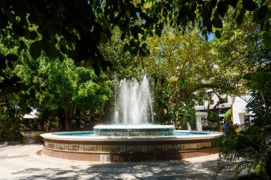 Marbella, İspanya - 03 Ağustos 2024: Fuente Virgen del Roco, İspanya