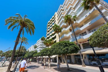 Marbella, İspanya - 06 Ağustos 2024: Marbella, İspanya sokakları.