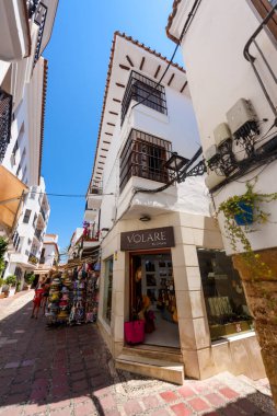Marbella, İspanya - 06 Ağustos 2024: Marbella, İspanya sokakları.