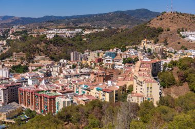 Malaga, İspanya - 06 Ağustos 2024: Malaga Katedrali ve Enkarnasyon Katedrali, Endülüs 'ün Malaga kentindeki Gibralfaro Kalesi' nden. İspanya