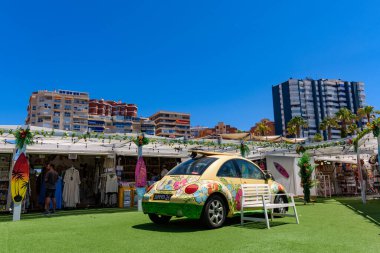 Malaga, İspanya - 06 Ağustos 2024: Palmeral de las Sorpresas limanında geziniyor. Malaga, Endülüs