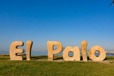 Malaga, İspanya - 06 Ağustos 2024: Playa El Palo Sahili - Malaga, Endülüs, İspanya. Playa El Palo Plajı Tabelası