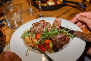 Izgara ve ızgara et ve barbekü sosu..