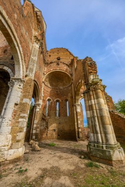 Araca (Macarca: Aracs), Sırbistan 'ın Novi Becej kentinde yaklaşık 12 km' lik bir orta çağ Romen kilisesi kalıntısı..