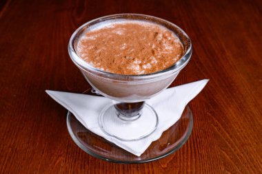 tarçın ile ev yapımı sütlaç