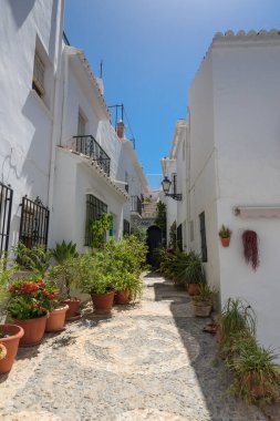 Frigiliana, İspanya - 07 Ağustos 2024: Frigiliana, Endülüs, İspanya. Frigiliana 'nın pitoresk kasabası.