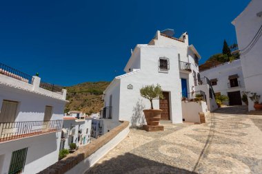 Frigiliana, İspanya - 07 Ağustos 2024: Frigiliana, Endülüs, İspanya. Frigiliana 'nın pitoresk kasabası.