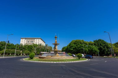 Sevilla, İspanya - 01 Ağustos 2024: Fuente de las Cuatro Estaciones. Sevilla, İspanya 'da Dört Mevsim Çeşmesi