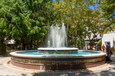 Marbella, İspanya - 03 Ağustos 2024: Fuente Virgen del Roco, İspanya