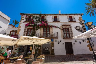 Marbella, İspanya - 06 Ağustos 2024: Marbella, İspanya sokakları.