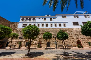 Marbella, İspanya - 06 Ağustos 2024: Marbella, İspanya sokakları.