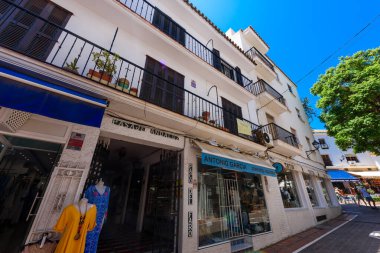 Marbella, İspanya - 06 Ağustos 2024: Marbella, İspanya sokakları.