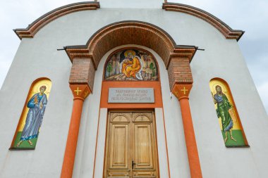 Novi Sad, Sırbistan - 29 Mart 2025: Misheluk 'taki Kutsal Peygamber Elijah Kilisesi (Sırpça: Crkva Svetog Ilije na Mieluku). 