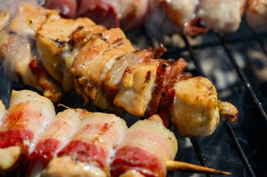 Şiş (Sırpça: Raznjici), Sırbistan 'da popüler bir ızgara et spesiyalidir..