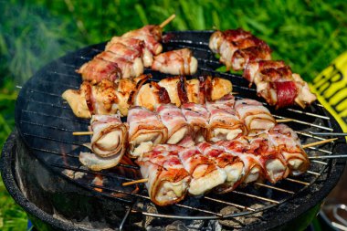 Şiş (Sırpça: Raznjici), Sırbistan 'da popüler bir ızgara et spesiyalidir..