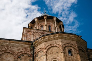 Novo Hopovo Manastırı, Sırbistan 'ın kuzeyindeki Fruka Gora Dağı' nda yer alan Sırp Ortodoks manastırıdır.. 