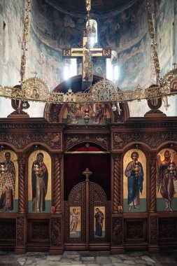 Fruska gora, Sırbistan - 17 Mayıs 2025: Bir Sırp Ortodoks manastırının Novo Hopovo Manastırının İçi.
