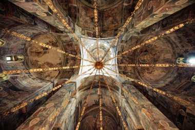 Fruska gora, Sırbistan - 17 Mayıs 2025: Bir Sırp Ortodoks manastırının Novo Hopovo Manastırının İçi.