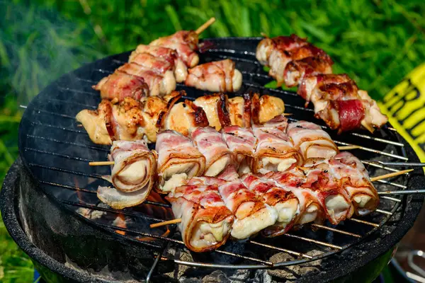 Şiş (Sırpça: Raznjici), Sırbistan 'da popüler bir ızgara et spesiyalidir..