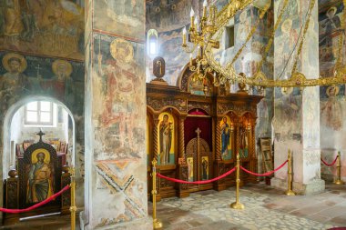 Fruska gora, Sırbistan - 25 Mayıs 2025: Bir Sırp Ortodoks manastırının Novo Hopovo Manastırının İçi.