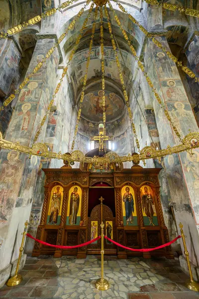 Fruska gora, Sırbistan - 25 Mayıs 2025: Bir Sırp Ortodoks manastırının Novo Hopovo Manastırının İçi.