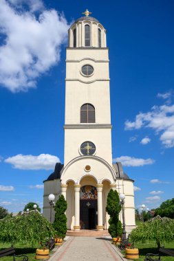 Sirig, Sırbistan - 31 Mayıs 2025: St. Ortodoks Kilisesi İçişleri Sırbistan 'ın Sirig kentinde Ostrog Fesleğeni. 