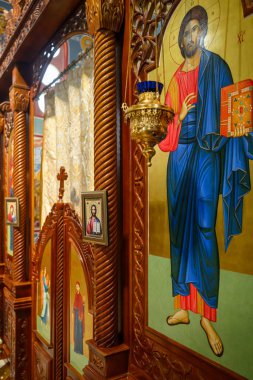 Sirig, Sırbistan - 31 Mayıs 2025: St. Ortodoks Kilisesi İçişleri Sırbistan 'ın Sirig kentinde Ostrog fesleğeni. Sırp Ortodoks Kilisesi 'nde güzel kilise simgeleri