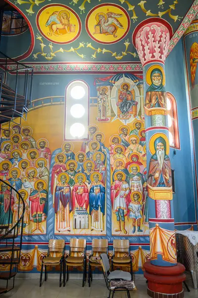 Sirig, Sırbistan - 31 Mayıs 2025: St. Ortodoks Kilisesi İçişleri Sırbistan 'ın Sirig kentinde Ostrog fesleğeni. Sırp Ortodoks Kilisesi 'nde güzel kilise simgeleri