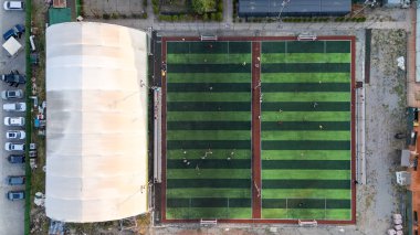 Novi Sad, Sırbistan - 11 Haziran 2025: Futbol sahalarının havadan görünüşü