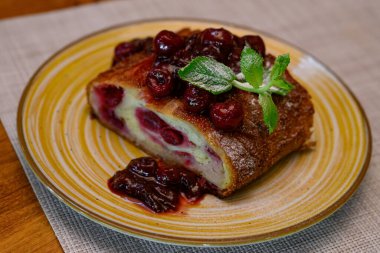 Ev yapımı vişneli turta