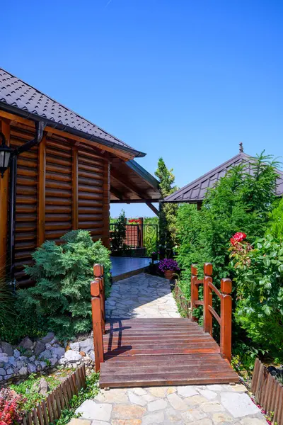 Novi Sad, Sırbistan - 08 Haziran 2025: Sırbistan 'da Novi Sad yakınlarındaki Fruska Gora' da 